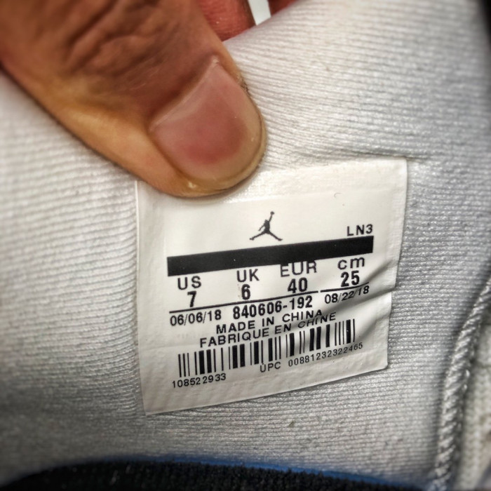 Air Jordan 4 OG “White Cement” 840606-192 (nike)